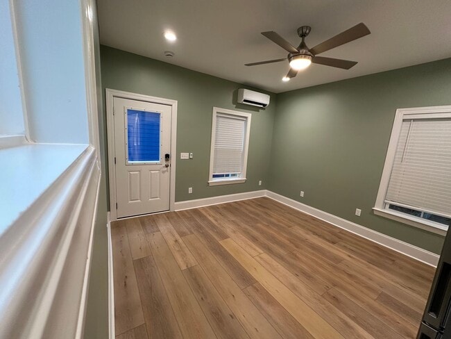 Building Photo - Cozy Studio in Heart of Port Royal Available