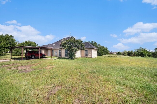 Building Photo - Beautifully Crafted 3 bed 2 bath duplex lo...