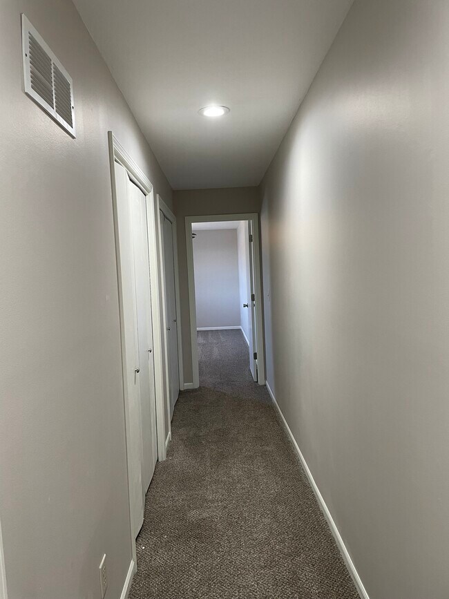 Building Photo - 5617-5623 NW 66th Terrace