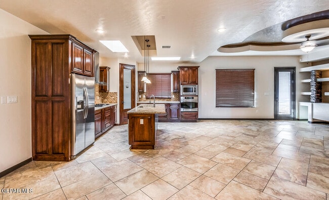 Building Photo - 14213 Meadow Lake Ave