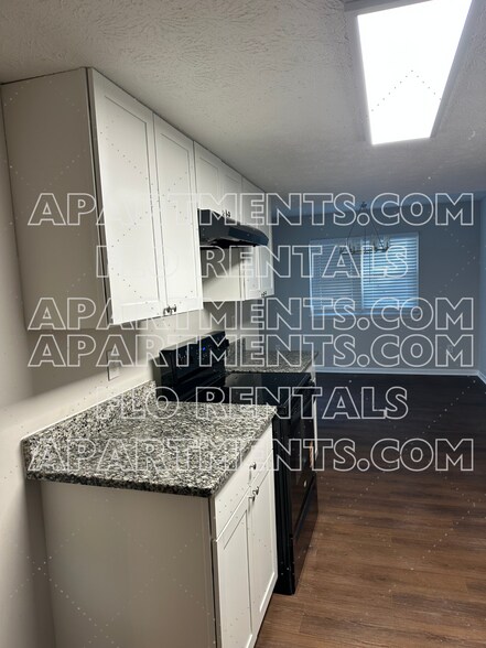 Building Photo - 6849 S Lakewood Ter