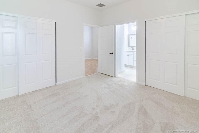 Building Photo - 356 SE Bloxham Way