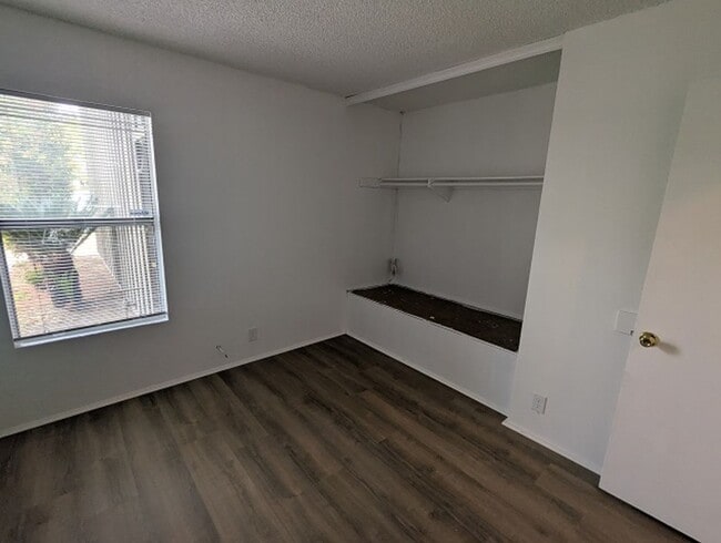 Building Photo - 4 Bedroom, 2 Bath - Single Story Home in P...