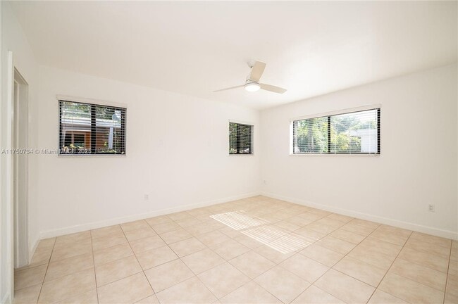 Building Photo - 2340 SW 16th St