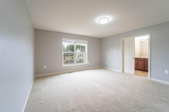 Building Photo - Beautiful Townhouse in Poplar Run, Silver Spring, MD