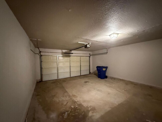 Building Photo - Charming 3 Bedroom Home in Mustang School District