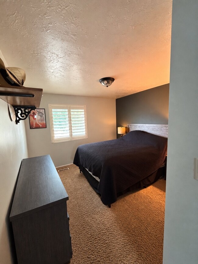 Building Photo - 51 E Monticello Dr