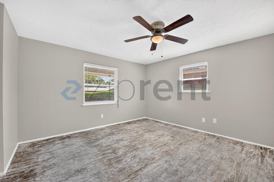 Building Photo - Unit