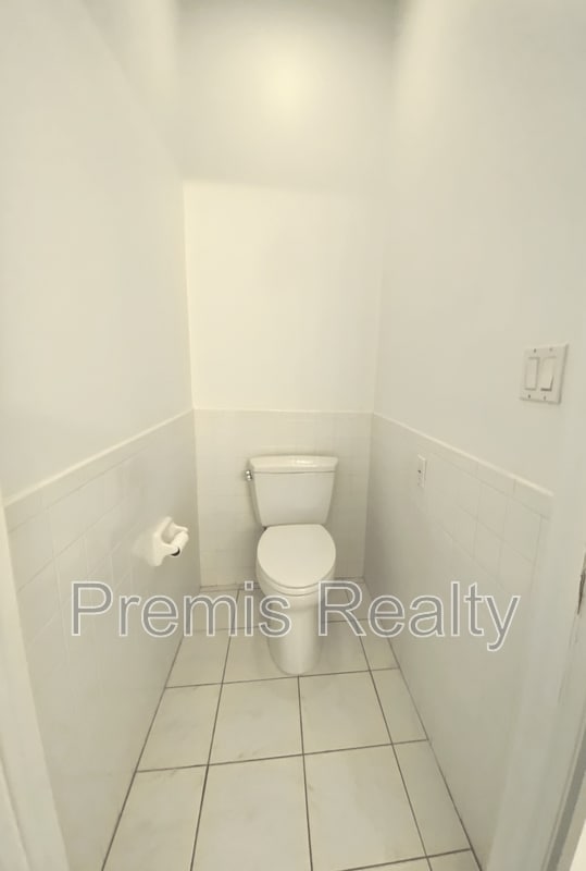 Building Photo - 642 Weathersfield Dr