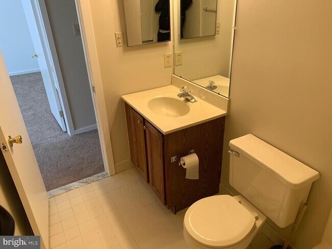 Building Photo - 468 Lynetree Dr