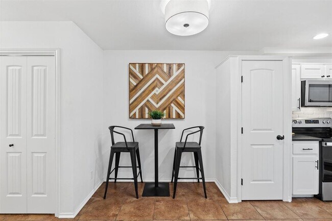Building Photo - 8346 Summerwood Dr