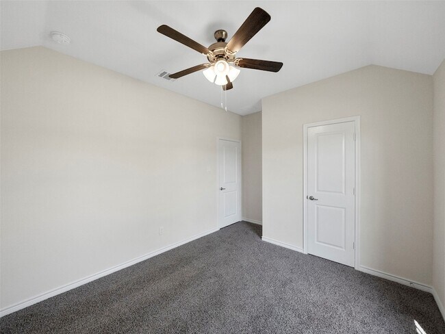 Building Photo - 10505 Breezeway Dr