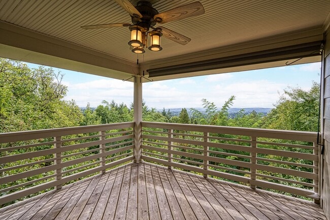 Building Photo - SW Portland!! Stunning 4-Bedroom Home with...