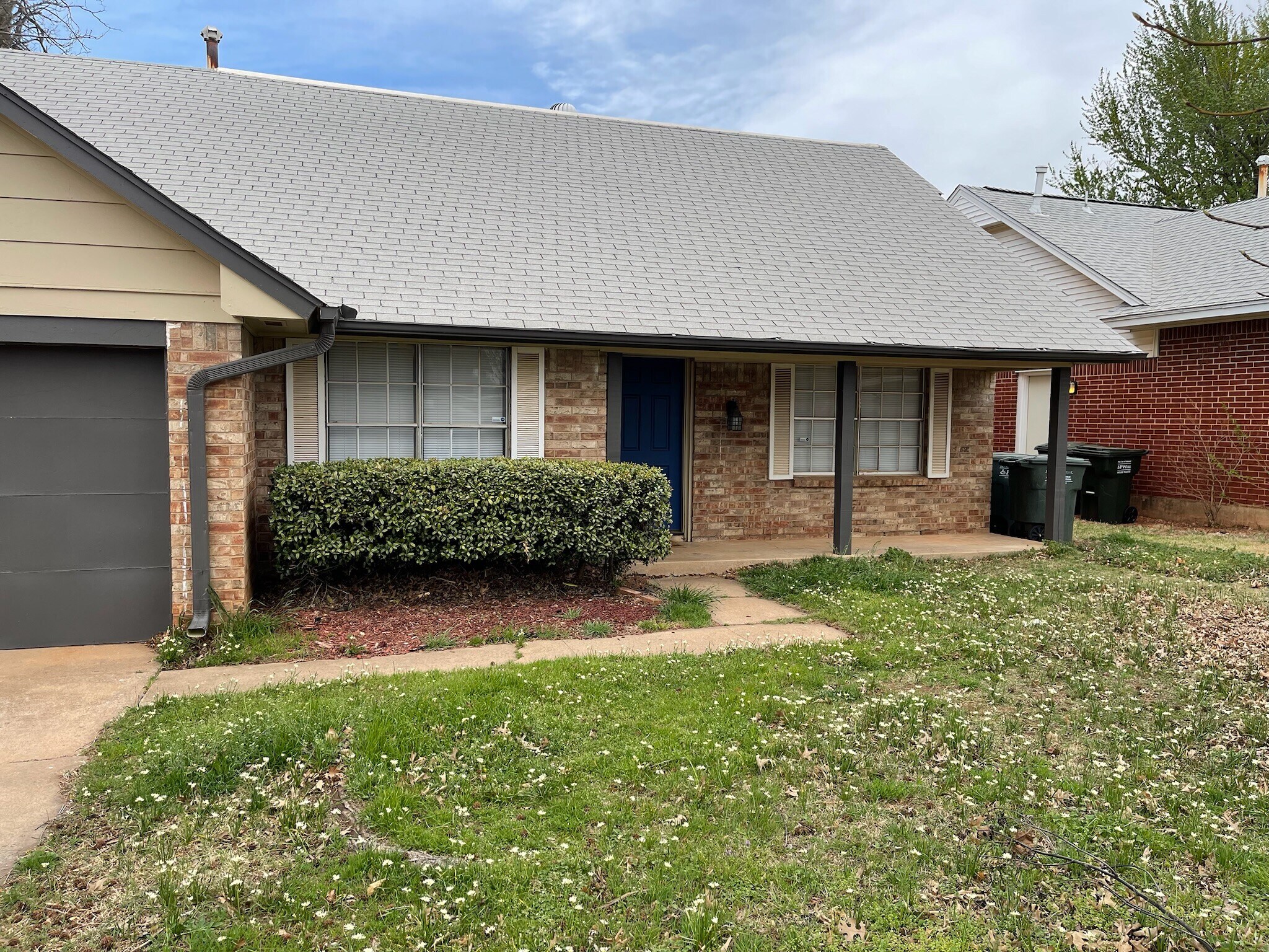 Building Photo - 641 Belle Air Ave