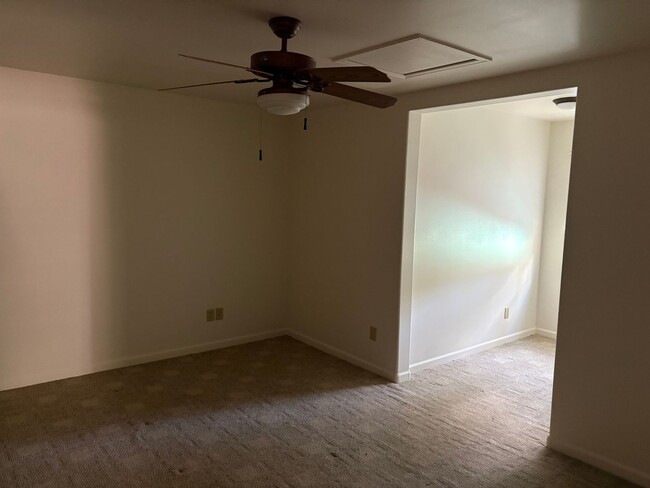 Building Photo - Great Quiet 3BR, 2 BA House in Kachina Vil...