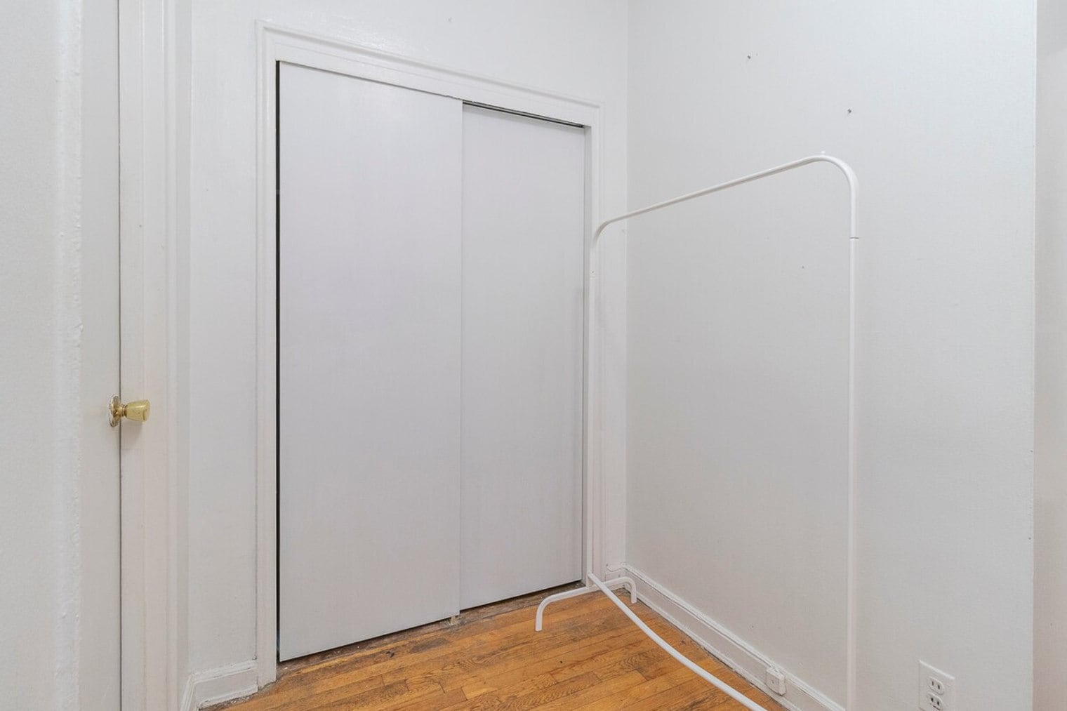 Building Photo - 250 E 82nd St