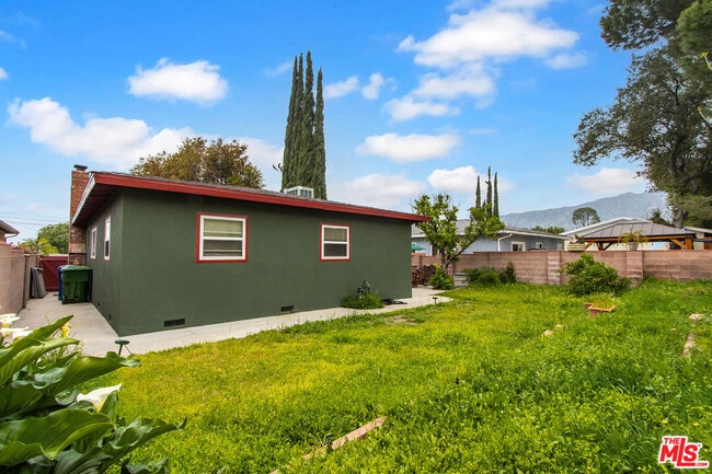 Building Photo - 10706 Rhodesia Ave