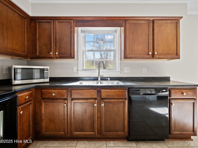 Building Photo - 101 Quality Ln