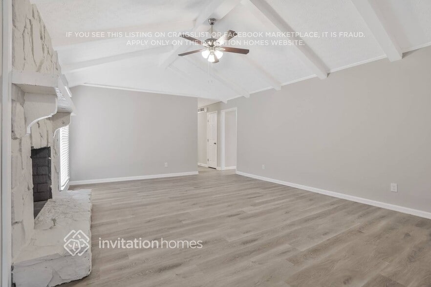 Building Photo - 2082 Cezar Dr