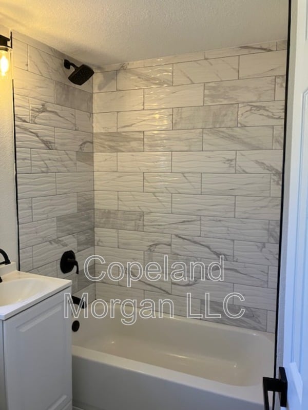 Building Photo - 1733 11th Ave N