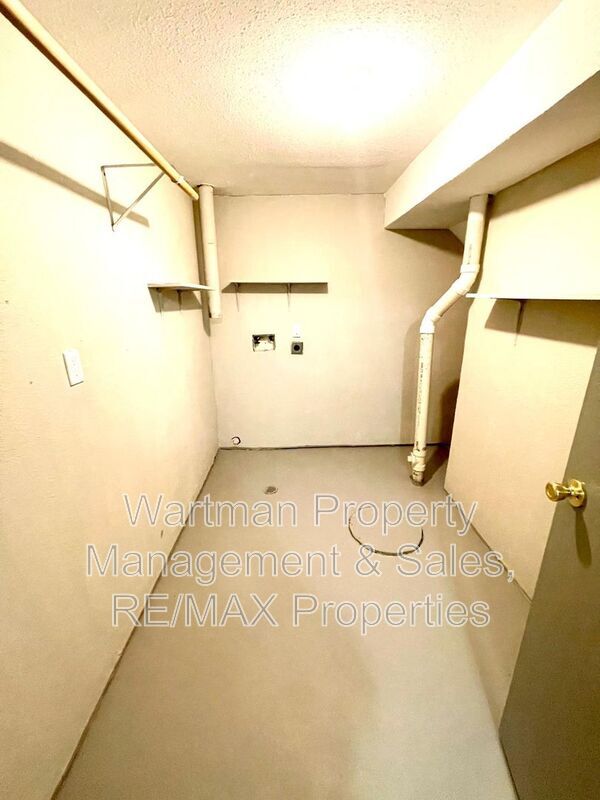 Building Photo - 4570 Witches Hollow Ln