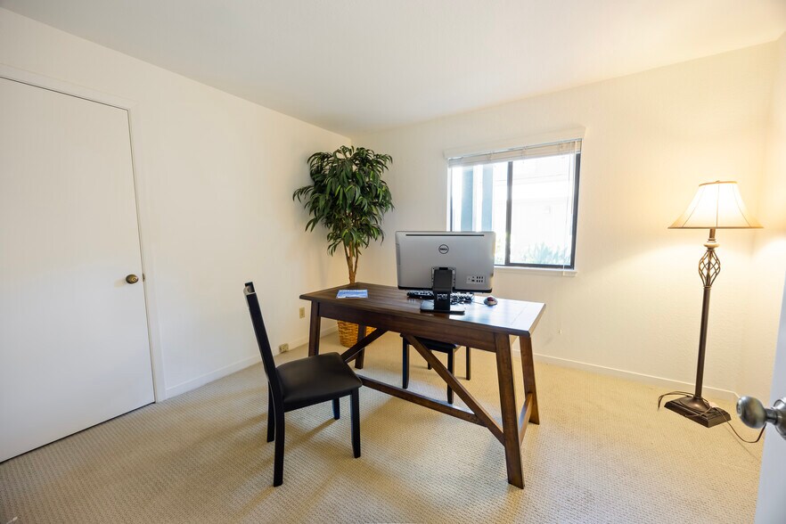 Building Photo - 198 Oriole Cir