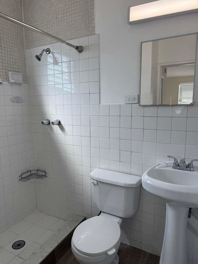 Building Photo - 126 SE 10th St