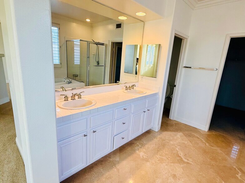 Building Photo - 3116 Promenade