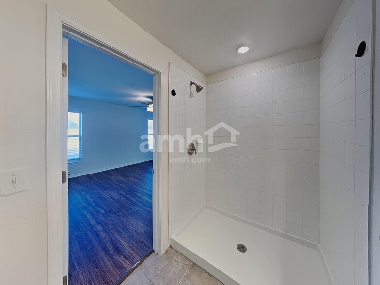 Building Photo - 10435 Carloway Hills Dr