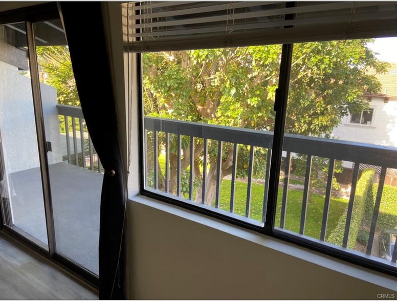 Building Photo - 2115 Carnegie Ln