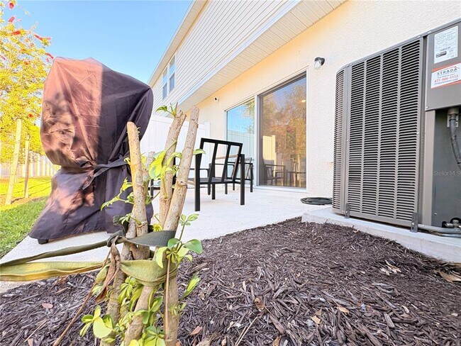 Building Photo - 5020 Revolutionary Wy