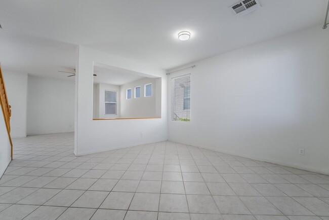 Building Photo - 3 bedroom, 2.5 bathroom, Summerlin Home, L...