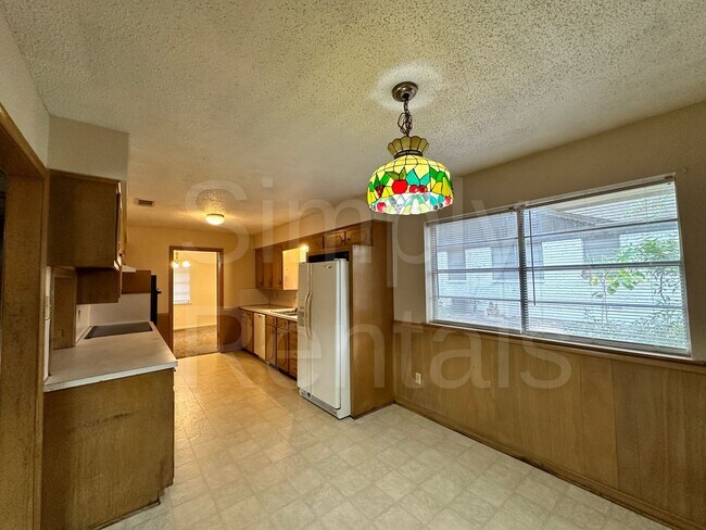 Building Photo - 7 Timberside Dr