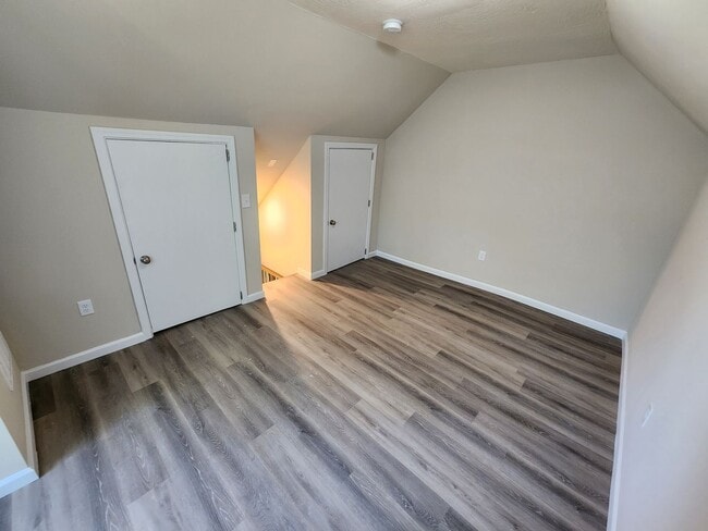 Building Photo - Spacious 3-Bedroom, 1-Bathroom Home AVAILABLE NOW!!