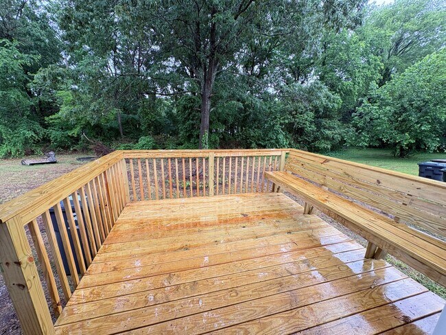 Building Photo - 2 Bedroom, 1 Bathroom House in Greensboro!