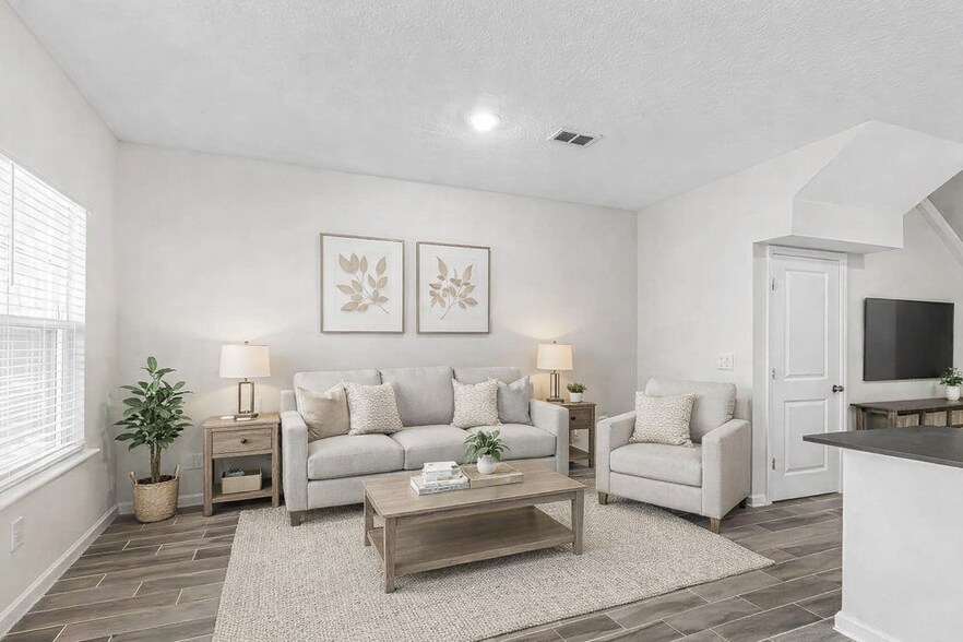 Building Photo - 10357 Benson Lake Dr