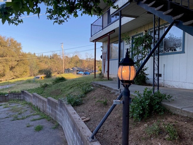 Building Photo - 17 Raggio Rd