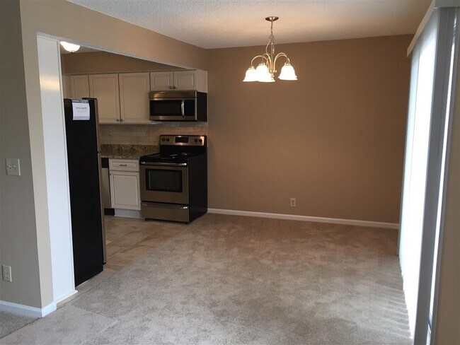 Building Photo - Great condo in Brentwood