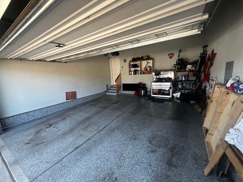 Building Photo - 1350 Alveston St