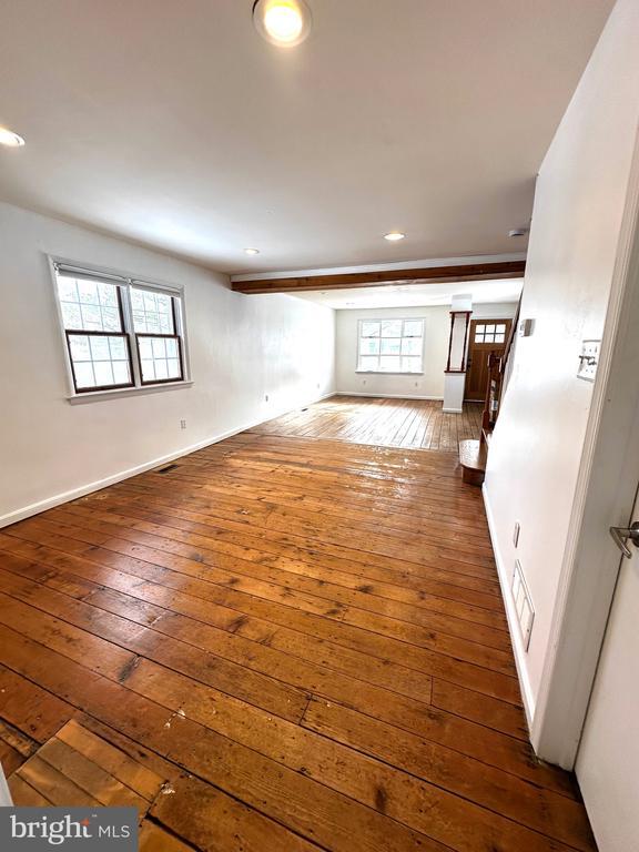 Building Photo - 223 Walnut St