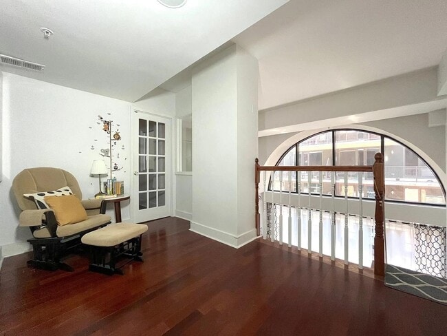 Building Photo - 159 2nd St