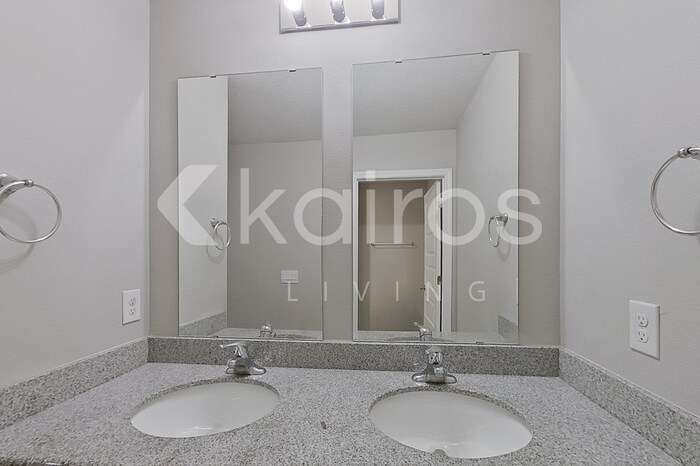 Building Photo - 4816 Malay Cir