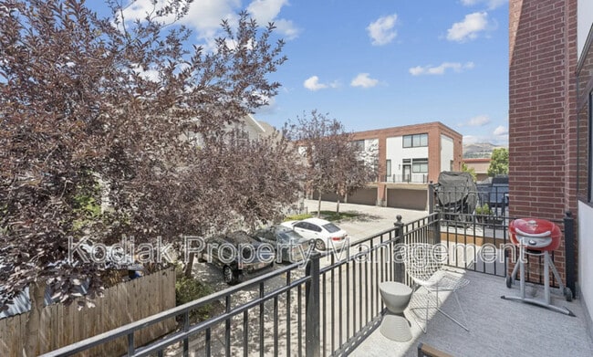 Building Photo - 676 Markea Ave