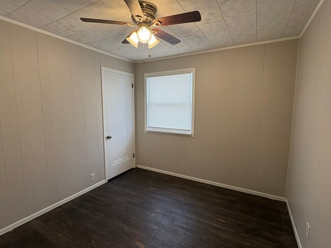 Building Photo - 17407 Woodbury Ave