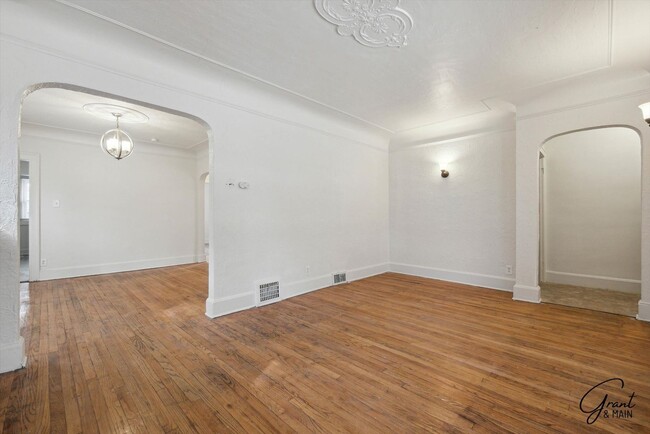 Building Photo - 3 bedroom $1450