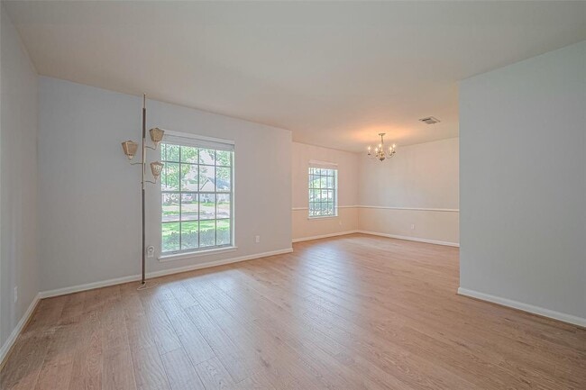 Building Photo - 2530 Bandelier Dr