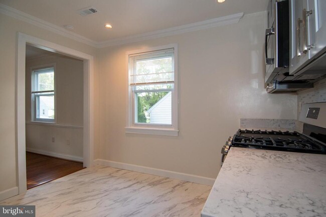 Building Photo - 6733 Gouthier Rd