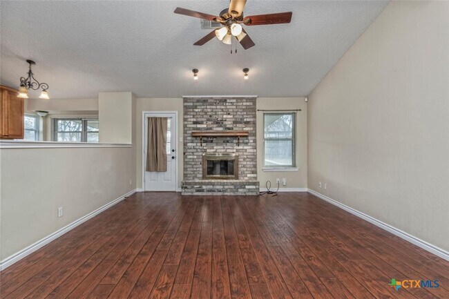 Building Photo - 1102 August Dr