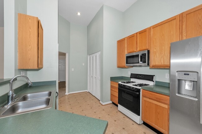 Building Photo - 500 Bradley Ct