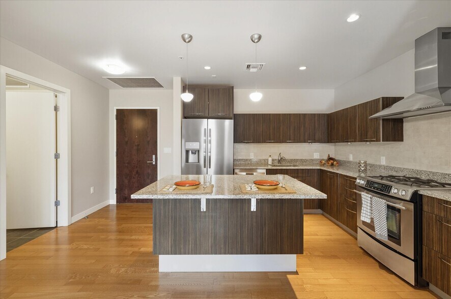 Building Photo - 410 Acoma St